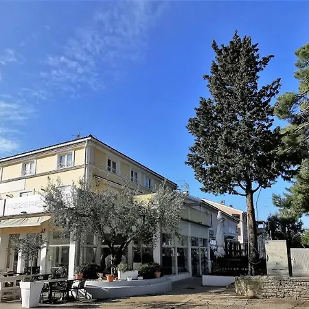 Apartment Mirta Deluxe: Seaside Serenity *