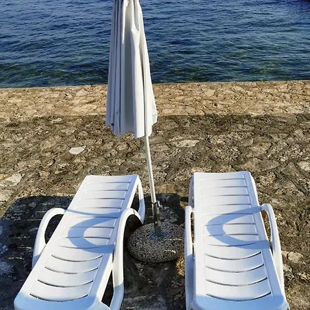 Mirta Deluxe: Seaside Serenity Apartment