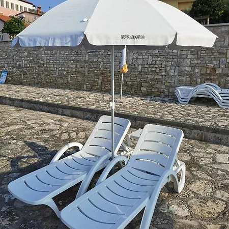 Mirta Deluxe: Seaside Serenity